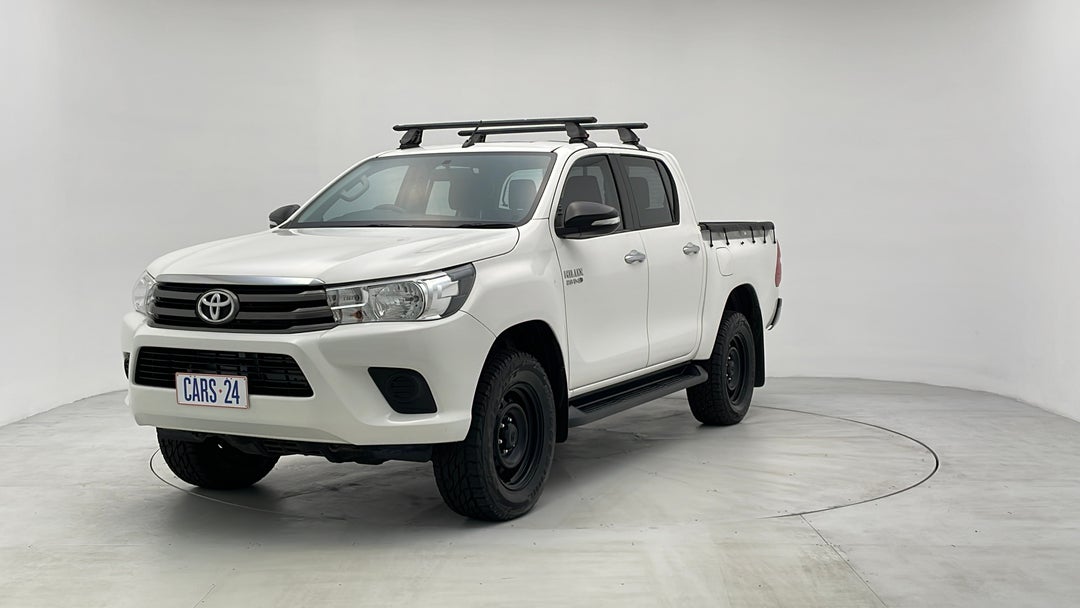 2016 Toyota Hilux Sr (4x4), Automatic, 90408 km, Left Front Diagonal (45- Degree) View