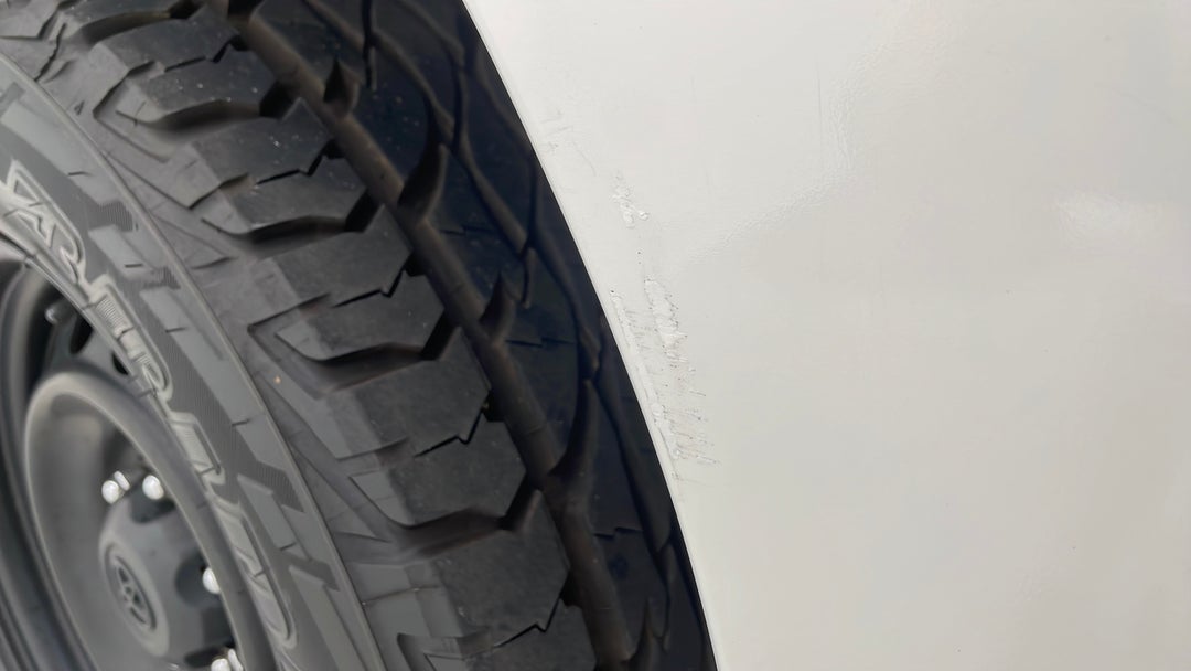 2016 Toyota Hilux Sr (4x4), Automatic, 90408 km, Bumper Front Scratch