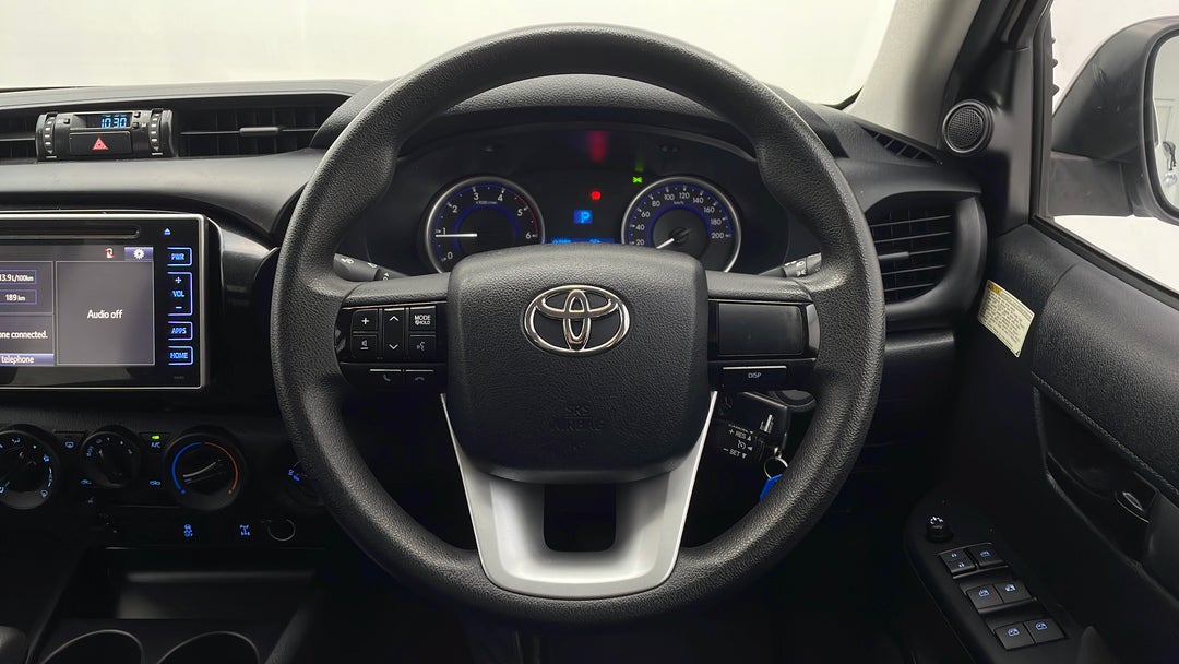 2016 Toyota Hilux Sr (4x4), Automatic, 90408 km, Steering Wheel Close-up