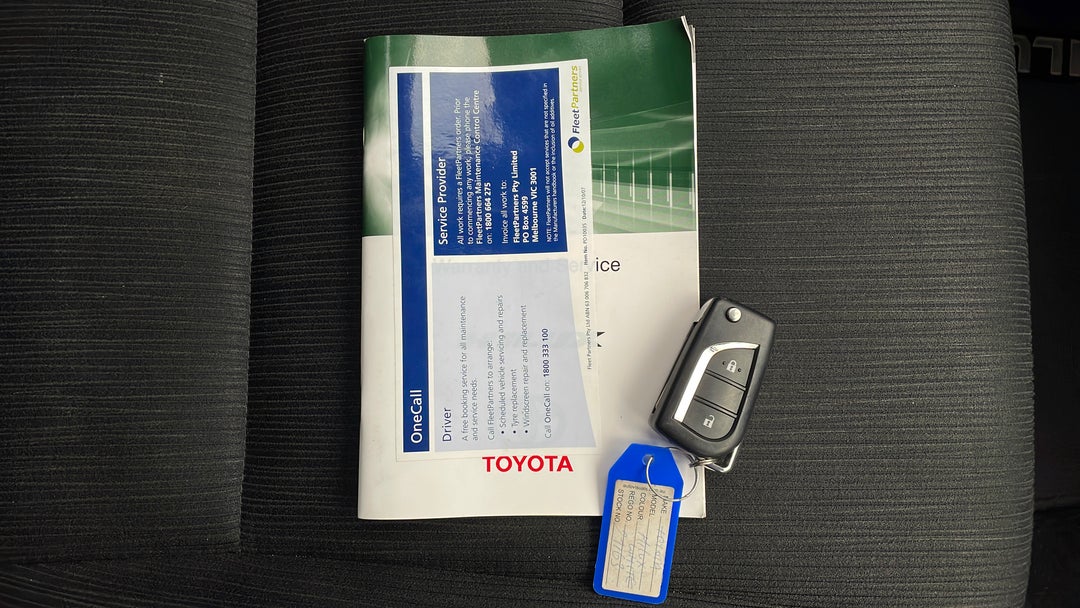 2016 Toyota Hilux Sr (4x4), Automatic, 90408 km, Key Close-up