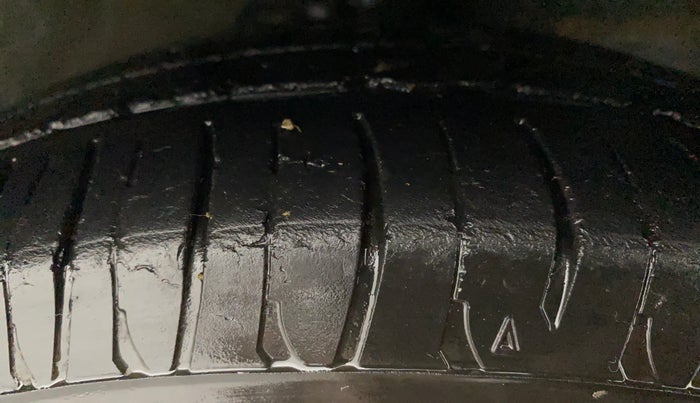 2014 Maruti Celerio VXI CNG, CNG, Manual, 82,011 km, Right Front Tyre Tread