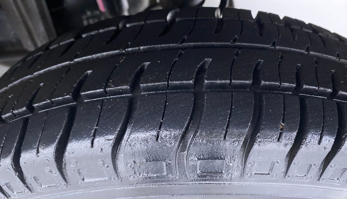 2015 Maruti Alto 800 LXI, Petrol, Manual, 23,689 km, Left Front Tyre Tread