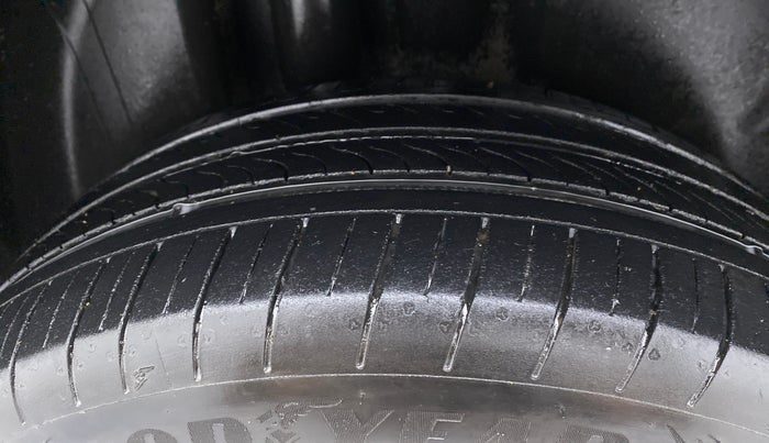 2015 Volkswagen Vento HIGHLINE PETROL, Petrol, Manual, 65,459 km, Right Rear Tyre Tread