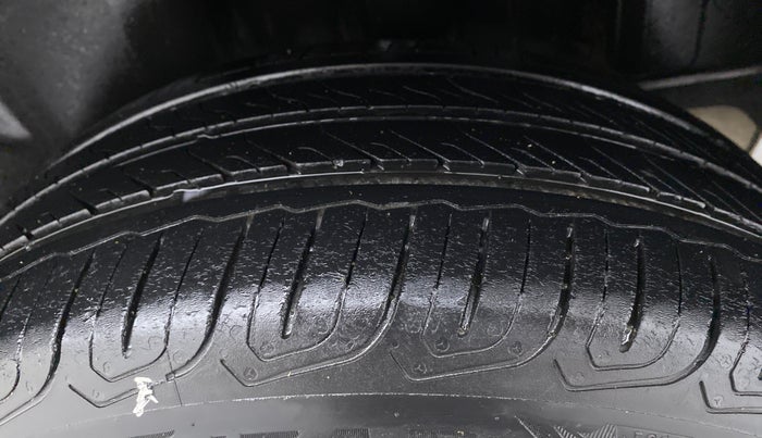 2015 Volkswagen Vento HIGHLINE PETROL, Petrol, Manual, 65,459 km, Left Rear Tyre Tread