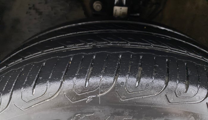 2015 Volkswagen Vento HIGHLINE PETROL, Petrol, Manual, 65,459 km, Left Front Tyre Tread