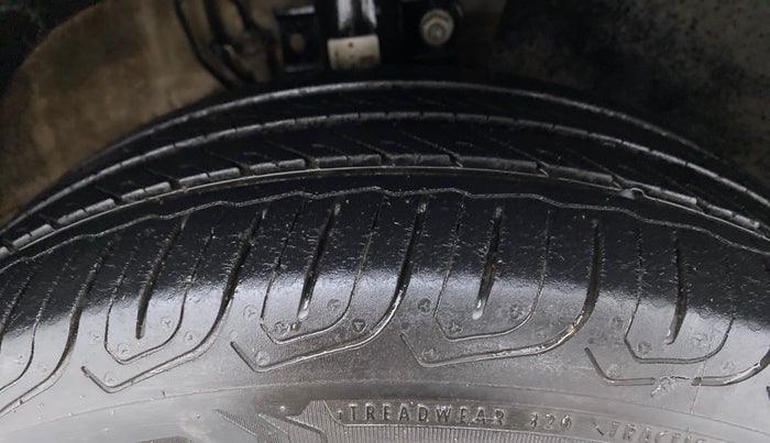 2015 Volkswagen Vento HIGHLINE PETROL, Petrol, Manual, 65,459 km, Right Front Tyre Tread