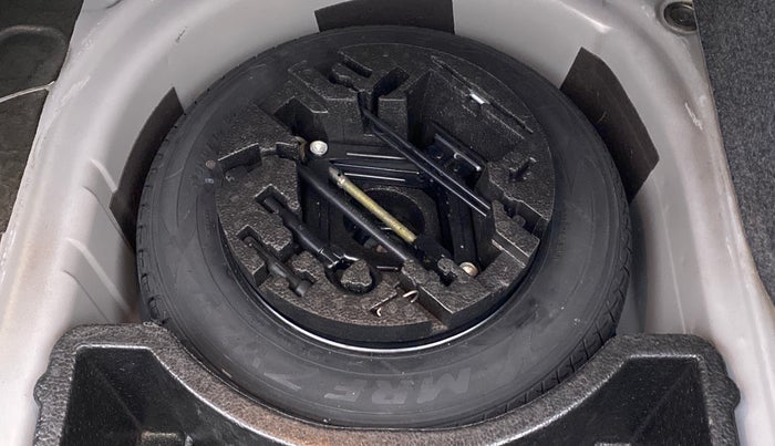 2015 Volkswagen Vento HIGHLINE PETROL, Petrol, Manual, 65,459 km, Spare Tyre