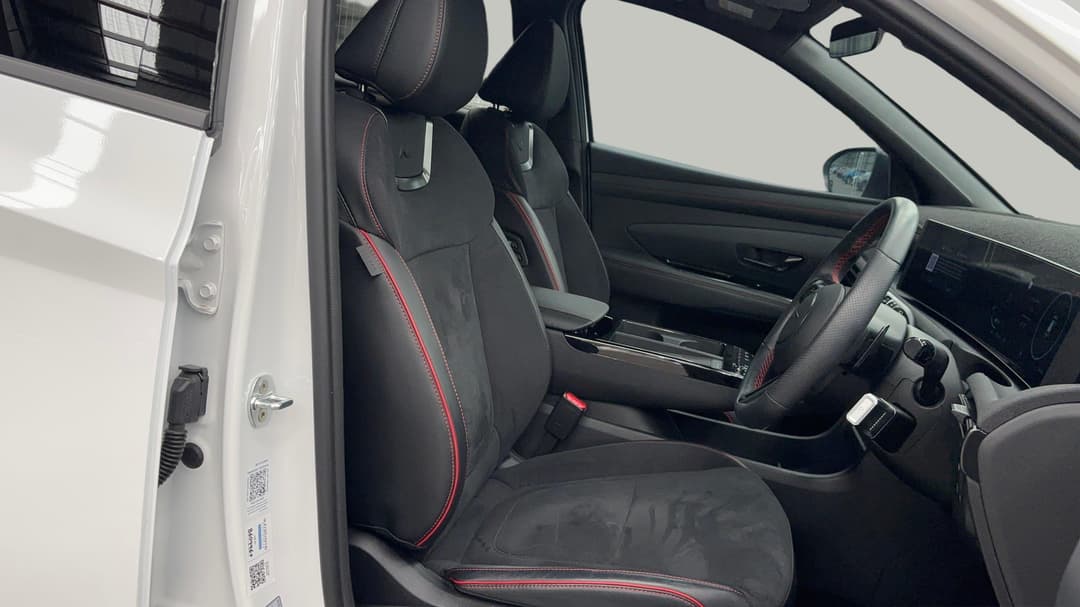 2025 Hyundai Tucson Premium N Line Hybrid (AWD), Automatic, 15318 km, Right Side Front Door Cabin View