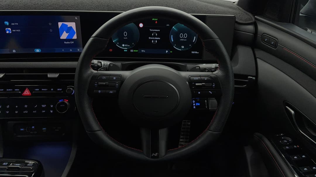 2025 Hyundai Tucson Premium N Line Hybrid (AWD), Automatic, 15318 km, Steering Wheel Close-up