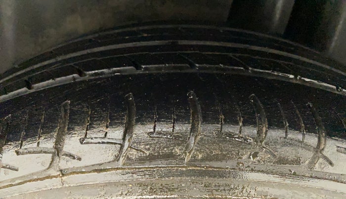 2019 Maruti Ciaz DELTA 1.5 SHVS MT PETROL, Petrol, Manual, 46,573 km, Left Rear Tyre Tread