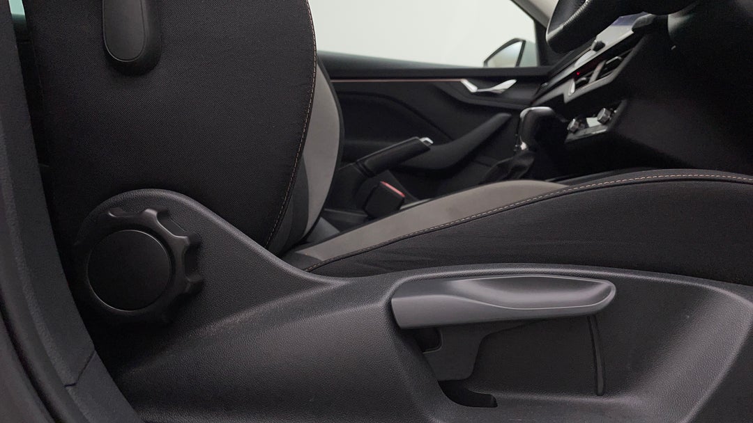 2022 SKODA Kamiq Style 85tsi, Automatic, 35000 km, Drivers Side Adjustment Panel