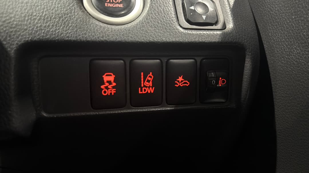2020 Mitsubishi Triton Gls (4x4), Automatic, 99424 km, Utility Switches/Buttons
