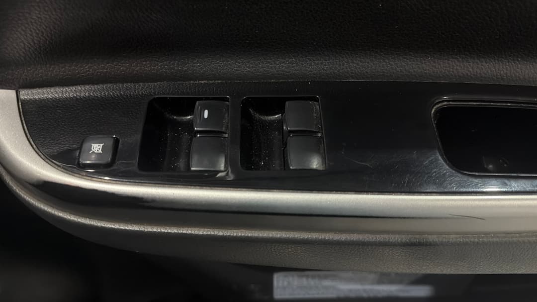 2020 Mitsubishi Triton Gls (4x4), Automatic, 99424 km, Drivers Side Door Panel Controls