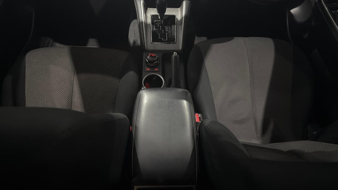 2020 Mitsubishi Triton Gls (4x4), Automatic, 99424 km, Center Console