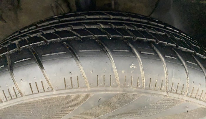2015 Hyundai Elite i20 MAGNA 1.2, Petrol, Manual, 30,696 km, Right Front Tyre Tread