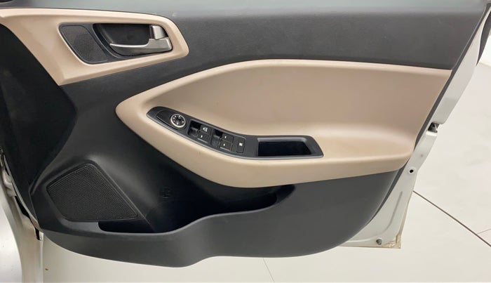 2015 Hyundai Elite i20 MAGNA 1.2, Petrol, Manual, 30,696 km, Driver Side Door Panels Control