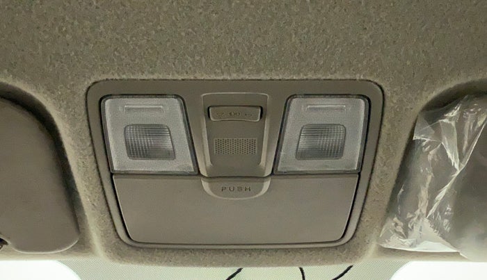 2015 Hyundai Elite i20 MAGNA 1.2, Petrol, Manual, 30,133 km, Ceiling - Roof Lights not fixed proper