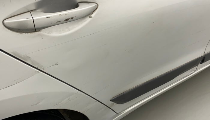 2015 Hyundai Elite i20 MAGNA 1.2, Petrol, Manual, 30,133 km, Right rear door - Minor scratches
