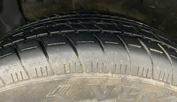 2015 Hyundai Elite i20 MAGNA 1.2, Petrol, Manual, 30,696 km, Left Front Tyre Tread
