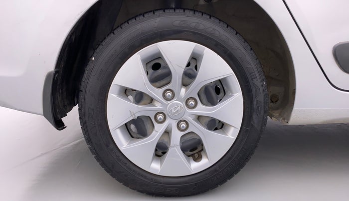 2016 Hyundai Xcent S AT 1.2, Petrol, Automatic, 37,400 km, Right Rear Wheel