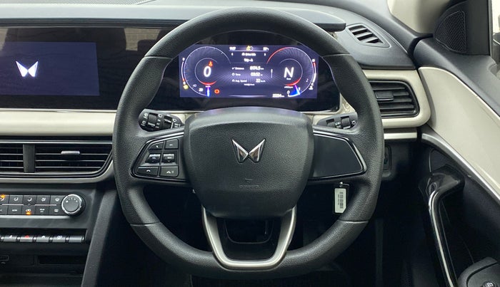 2022 Mahindra XUV700 AX 5 P MT 7 STR, Petrol, Manual, 22,234 km, Steering Wheel Close Up