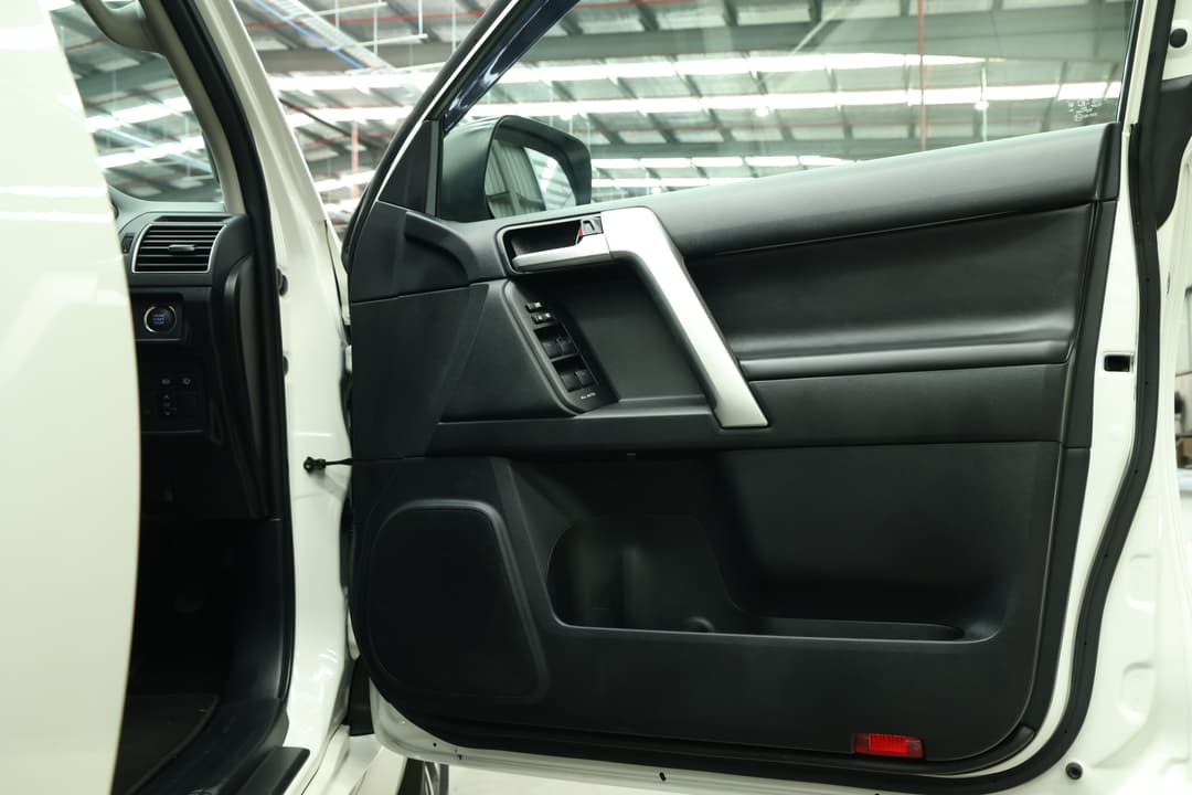 2023 Toyota Landcruiser Prado Vx, Automatic, 50035 km, Speaker View