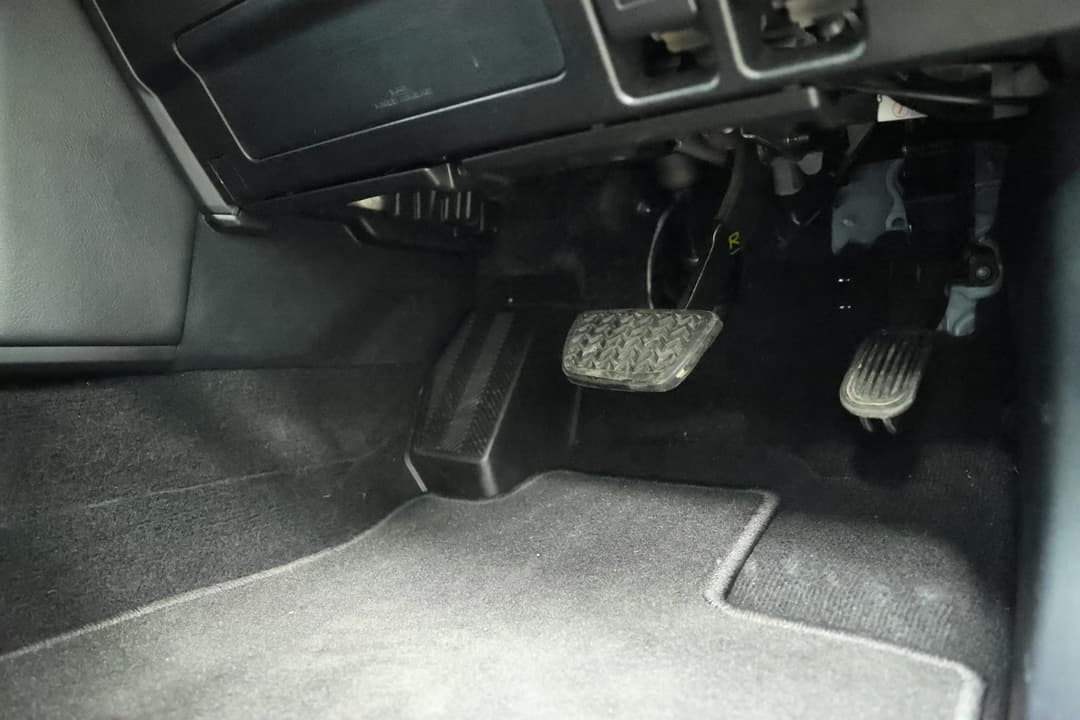 2023 Toyota Landcruiser Prado Vx, Automatic, 50035 km, Pedals and Footmat