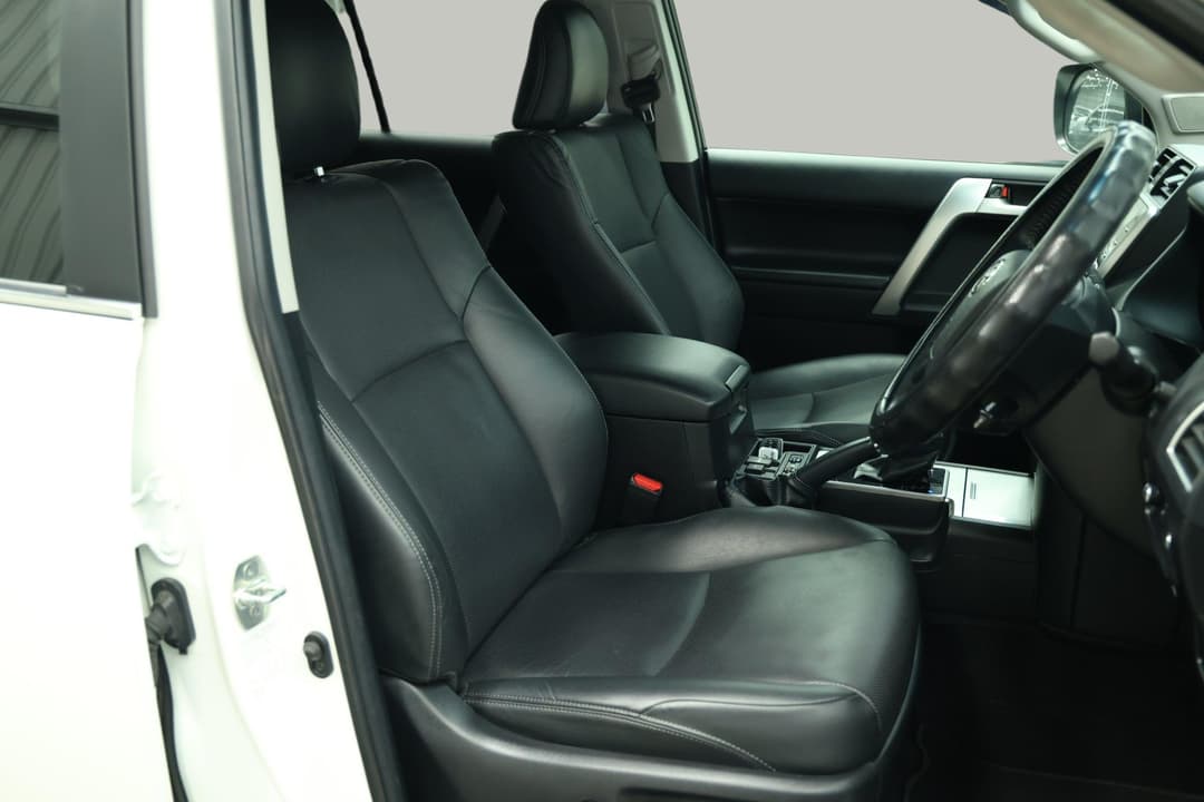2023 Toyota Landcruiser Prado Vx, Automatic, 50035 km, Right Side Front Door Cabin View