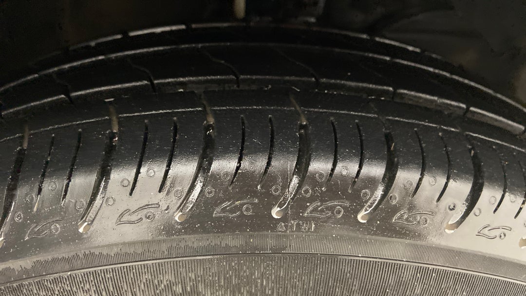 Right Front Tyre Tread