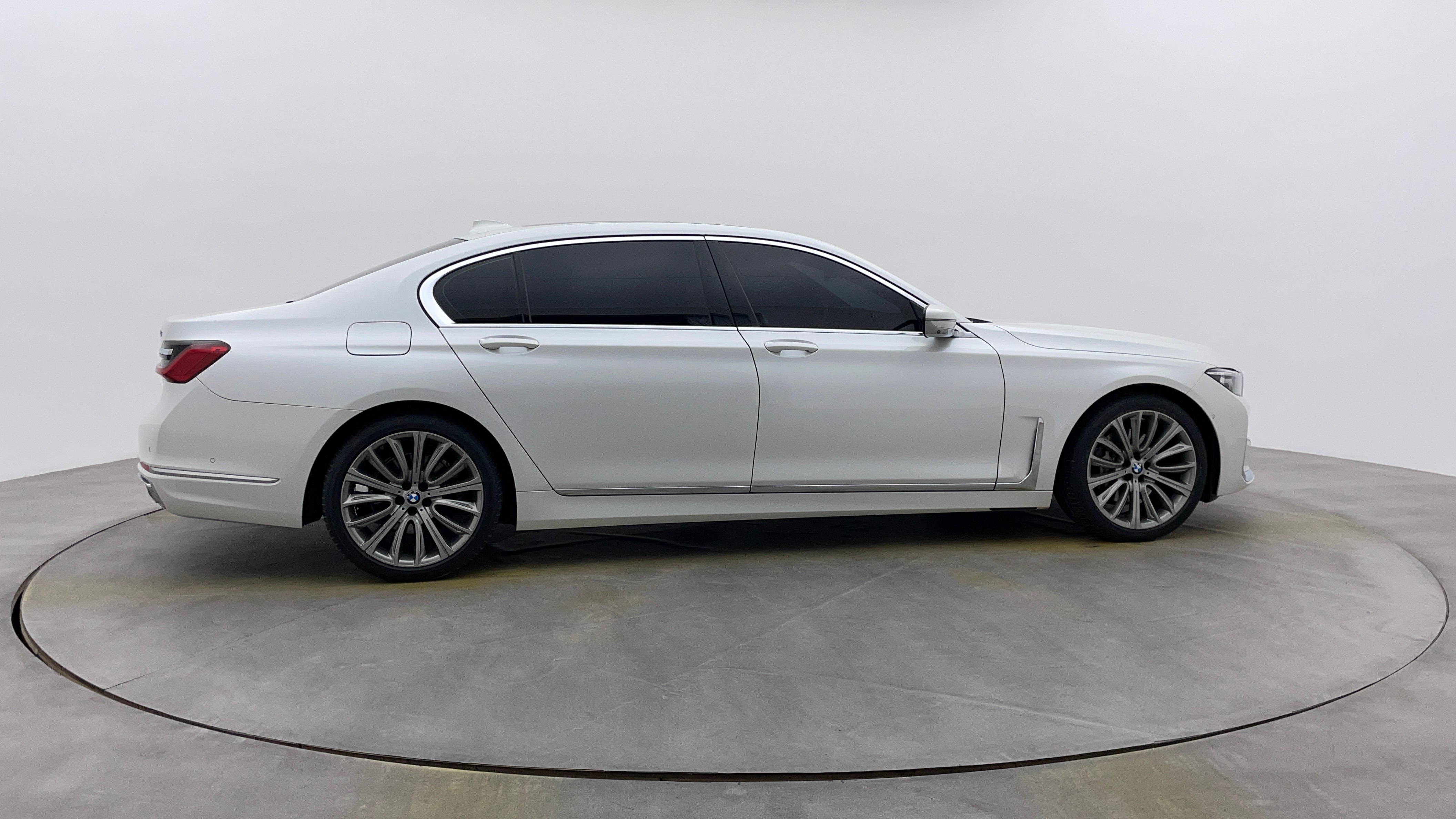 BMW 7 Series-Right Side View