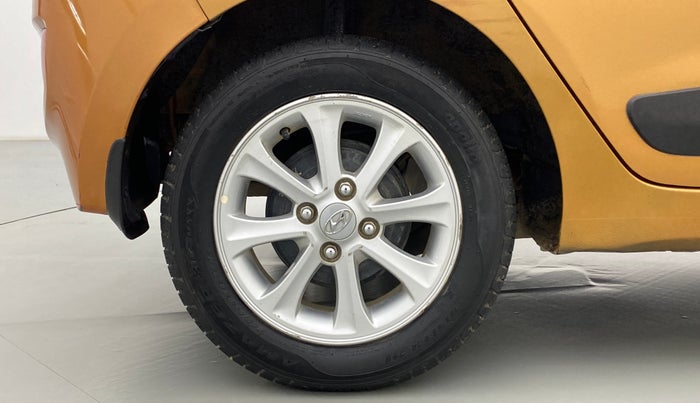 2015 Hyundai Grand i10 ASTA 1.2 AT VTVT, Petrol, Automatic, 50,166 km, Right Rear Wheel