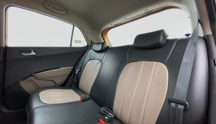 2015 Hyundai Grand i10 ASTA 1.2 AT VTVT, Petrol, Automatic, 50,166 km, Right Side Rear Door Cabin