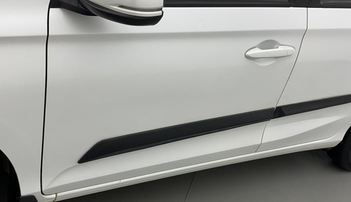 2018 Honda Amaze 1.2L I-VTEC S, Petrol, Manual, 80,824 km, Front passenger door - Slight discoloration