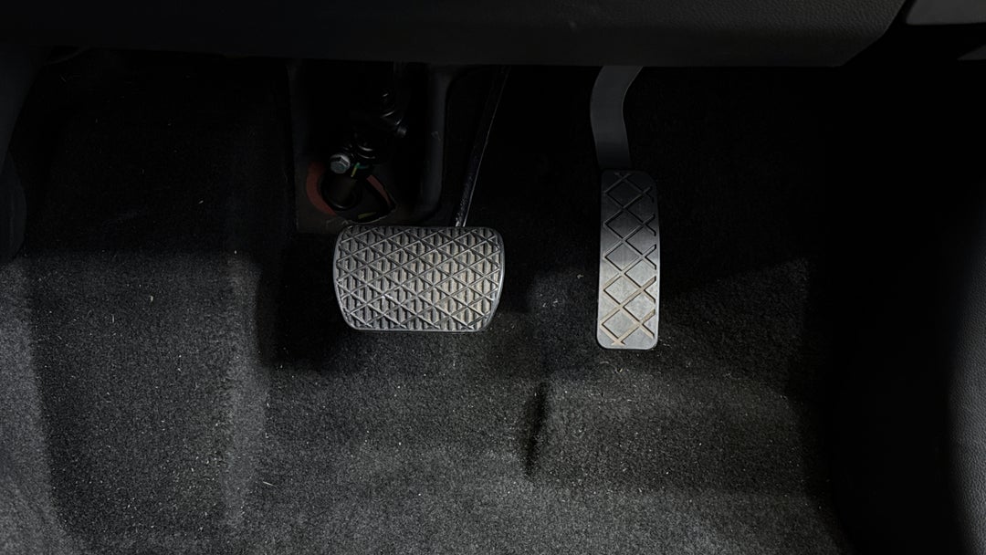 2022 MG ZS Excite, Automatic, 33315 km, Pedals and Footmat