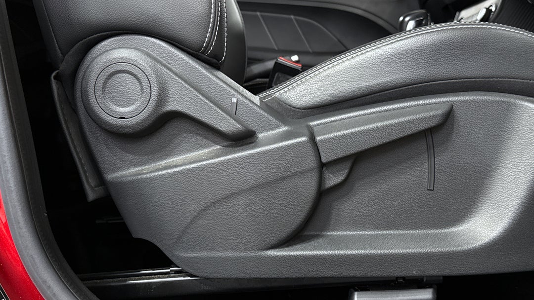 2022 MG ZS Excite, Automatic, 33315 km, Drivers Side Adjustment Panel