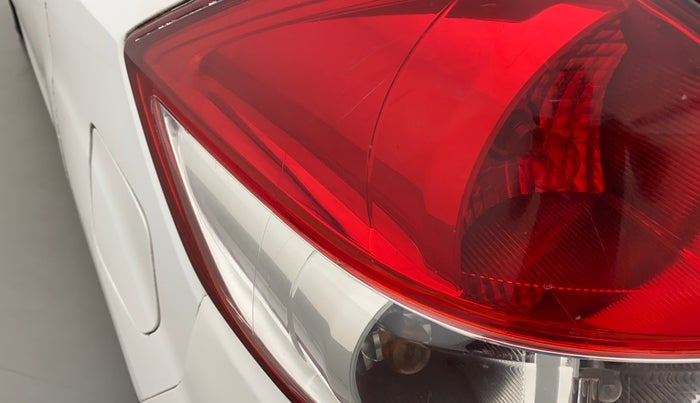 2015 Maruti Ertiga VXI CNG, CNG, Manual, 1,03,581 km, Left tail light - Minor damage