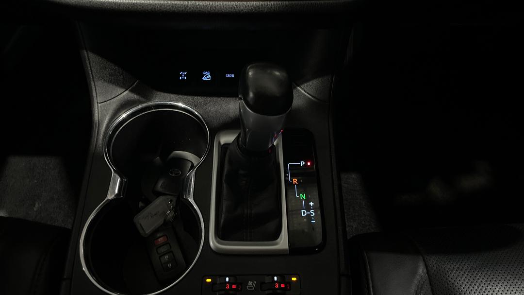 2016 Toyota Kluger Grande (4x4), Automatic, 104656 km, Gear Lever 