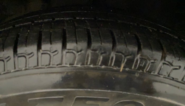 2016 Hyundai i10 MAGNA 1.1, Petrol, Manual, 11,243 km, Right Front Tyre Tread
