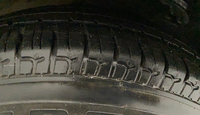 2016 Hyundai i10 MAGNA 1.1, Petrol, Manual, 11,243 km, Right Rear Tyre Tread