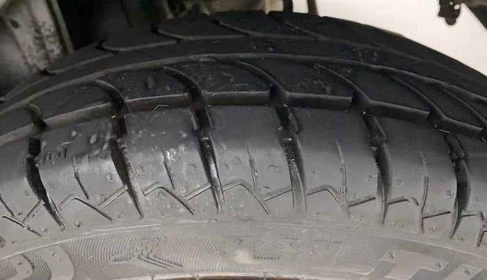 2016 Maruti Alto 800 VXI, Petrol, Manual, 69,828 km, Left Rear Tyre Tread