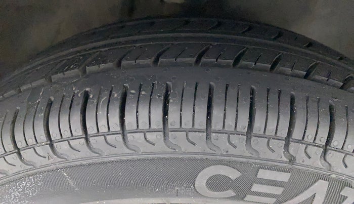 2016 Maruti Alto 800 VXI, Petrol, Manual, 69,828 km, Right Front Tyre Tread