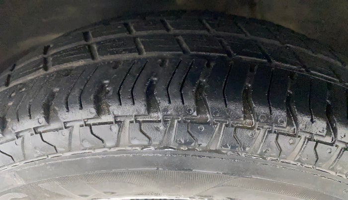 2016 Maruti Alto 800 VXI, Petrol, Manual, 69,828 km, Left Front Tyre Tread