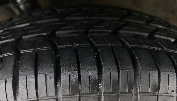 2013 Maruti Ritz VXI, Petrol, Manual, 53,737 km, Left Front Tyre Tread