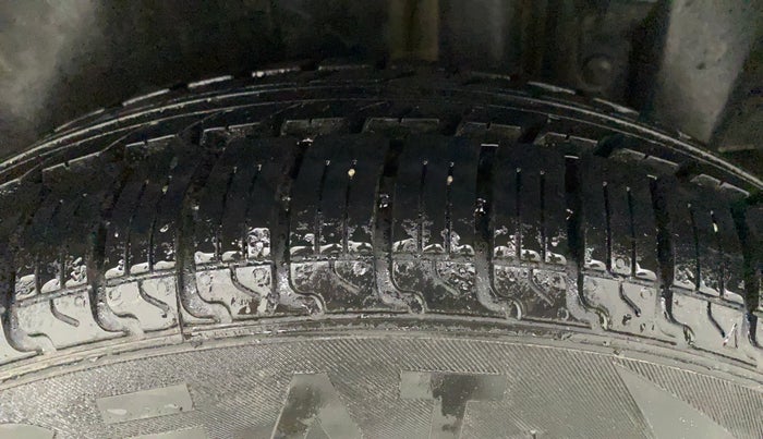 2012 Maruti Swift VXI, Petrol, Manual, 70,233 km, Left Rear Tyre Tread
