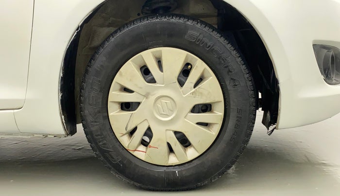 2012 Maruti Swift VXI, Petrol, Manual, 70,233 km, Right Front Wheel