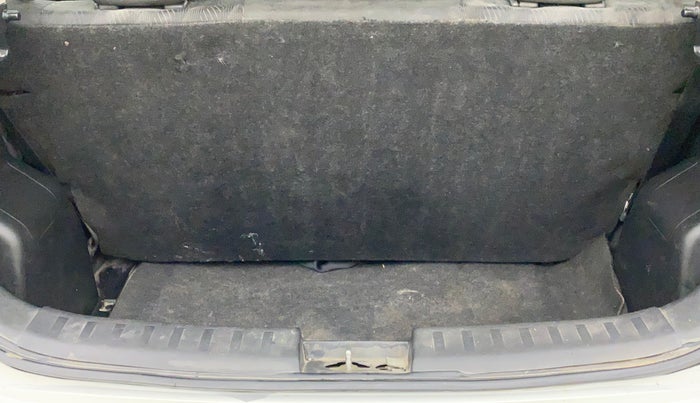 2012 Maruti Swift VXI, Petrol, Manual, 70,233 km, Dicky (Boot door) - Parcel tray missing