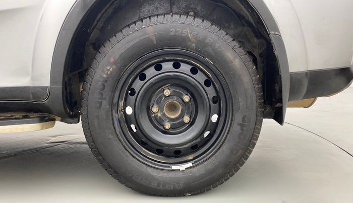 2017 Mahindra XUV500 W6 4X2, Diesel, Manual, 60,408 km, Left Rear Wheel