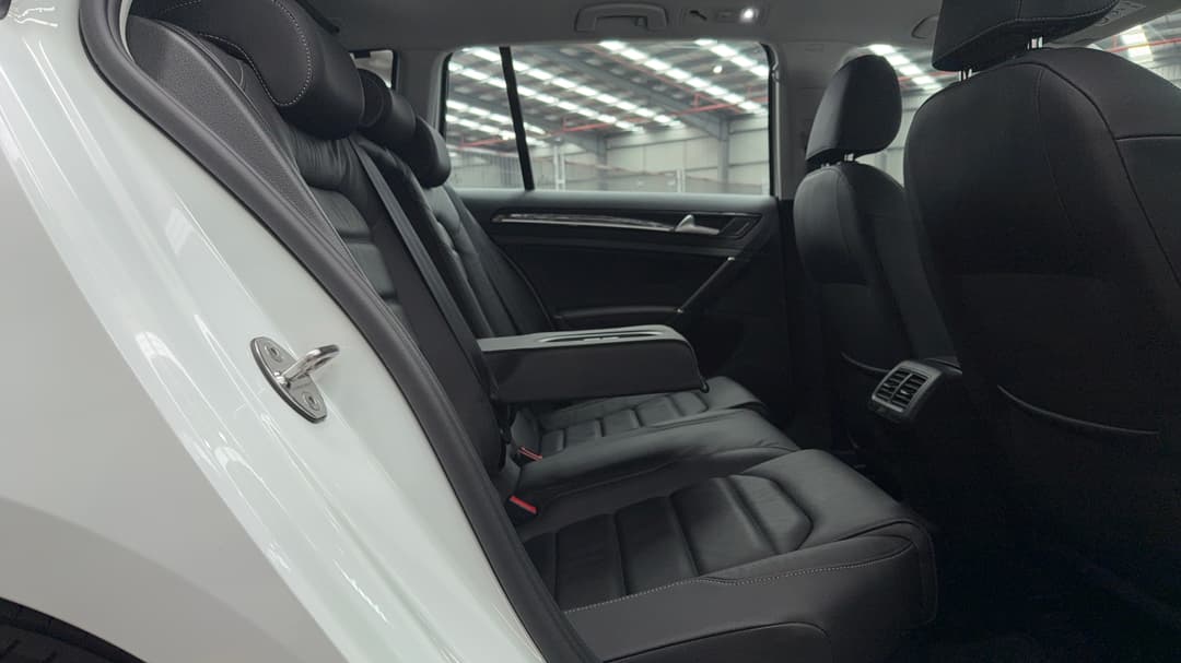 2019 Volkswagen Golf 110 Tsi Highline, Automatic, 75254 km, Right Side Rear Door Cabin View