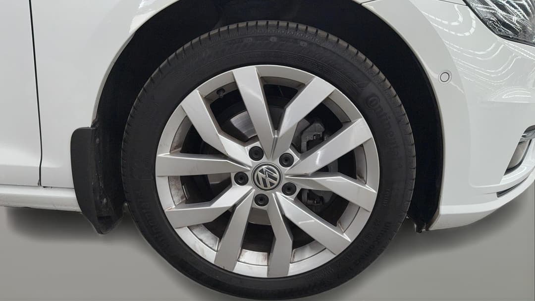 2019 Volkswagen Golf 110 Tsi Highline, Automatic, 75254 km, Right Front Wheel