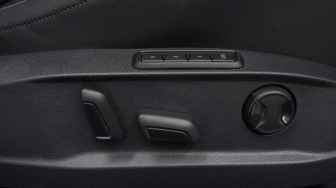 2019 Volkswagen Golf 110 Tsi Highline, Automatic, 75254 km, Drivers Side Adjustment Panel